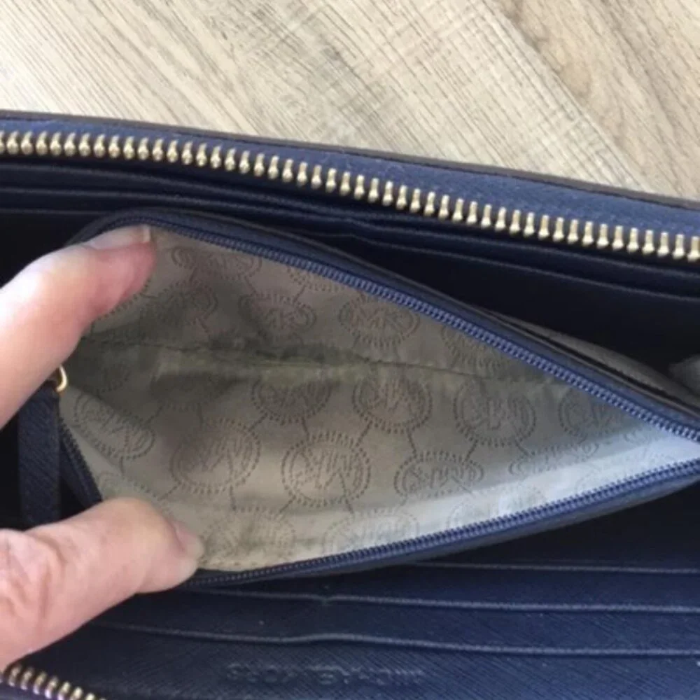 Michael Kors Navy Blue Saffiano Leather Wallet Jet Set Travel Collection - Picture 9 of 9
